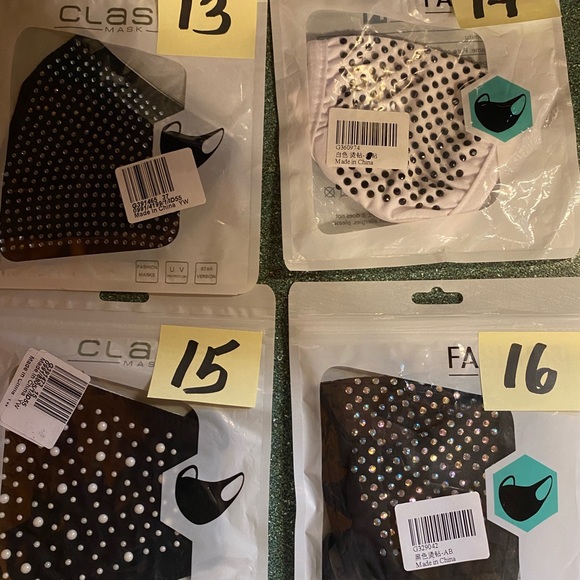 Fabulous sparkly masks - Picture 4 of 4